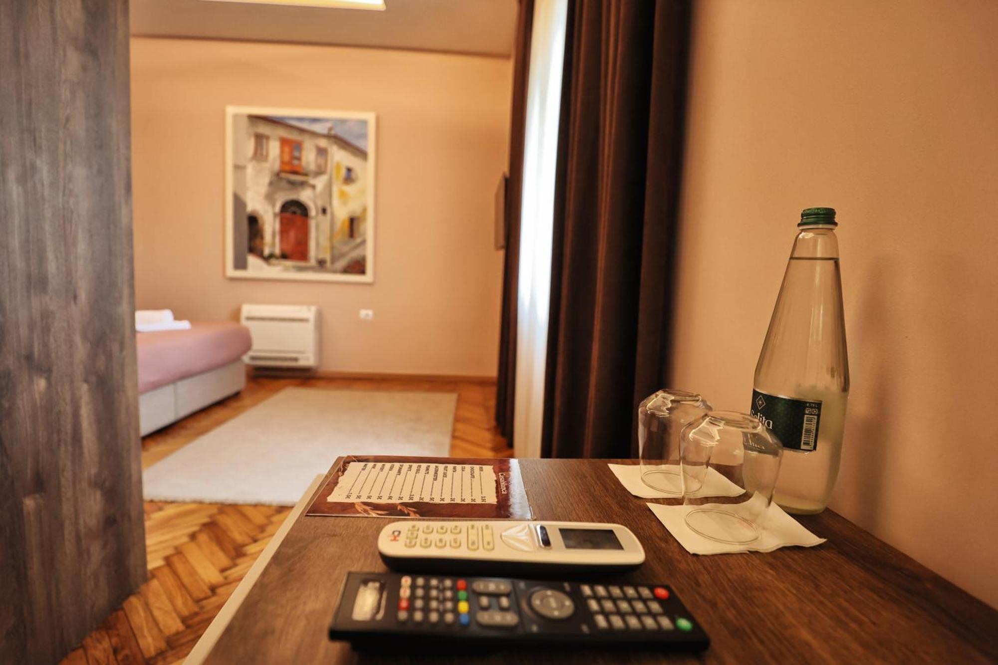 Vila Casablanca - Boutique Hotel & Restaurant Shkoder Luaran gambar